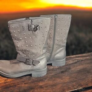 Union Bay woman's size 9 buckle boots with gunmetal accents